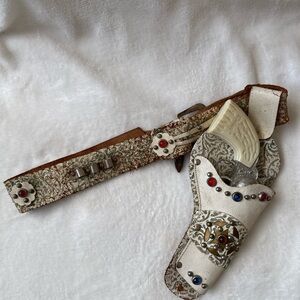Vintage rare  1950s daisy cap gun  Western leather, studded Holster with Belt
